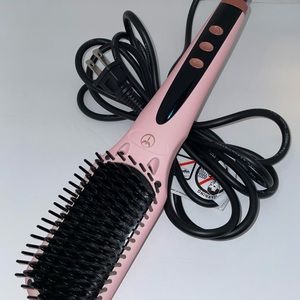 SOLD Lange Le Vite
Ceramic Straightening Brush with original box